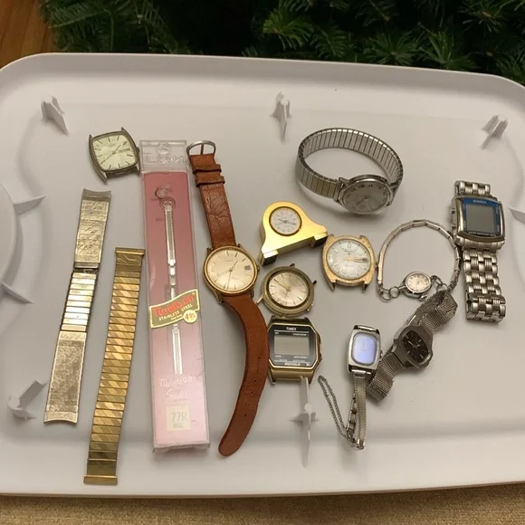 Watch Lot | Accessories | Unsearched And Untested Watches  display picture 1